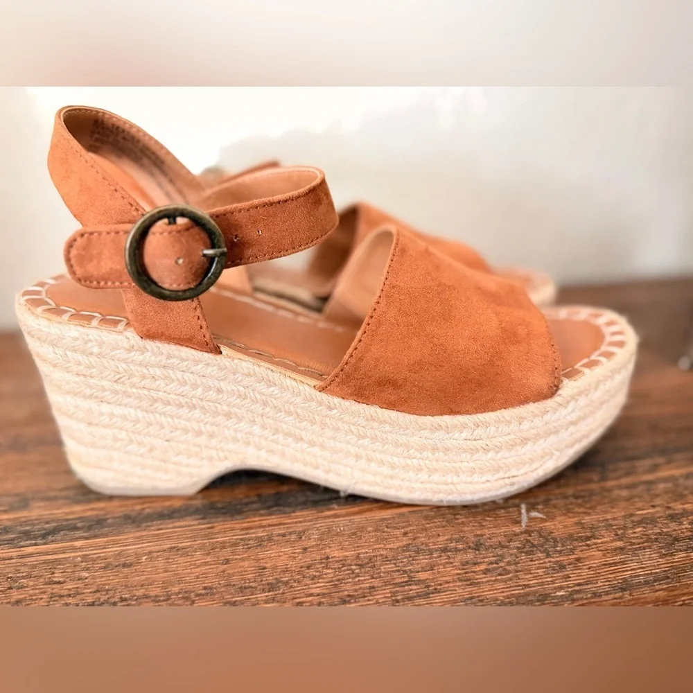 Universal Thread Sandals Women’s Sz 6.5  Espadrille Brown Cognac Morgan Wedge